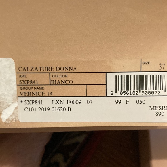 Miu Miu Embellished T Strap platform White sandal size 37. Box included. - Picture 9 of 9